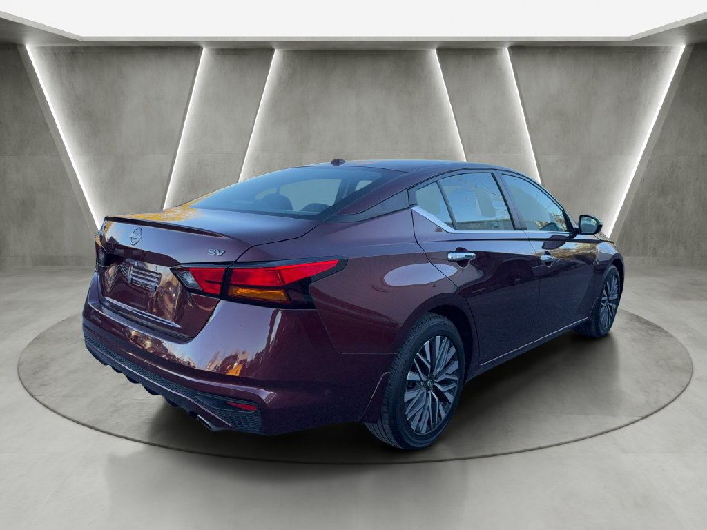 Used 2024 Nissan Altima 2.5 SV w/ SV Premium Package FWD image 7