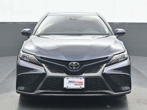 Used 2021 Toyota Camry SE FWD image 1