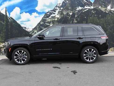 Used 2024 Jeep Grand Cherokee Overland w/ Advanced Protech Group III image 7