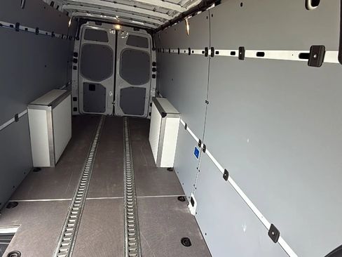 Used 2024 Mercedes-Benz Sprinter 2500 w/ Acoustic Package image 12