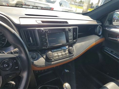 Used 2017 Toyota RAV4 SE image 19