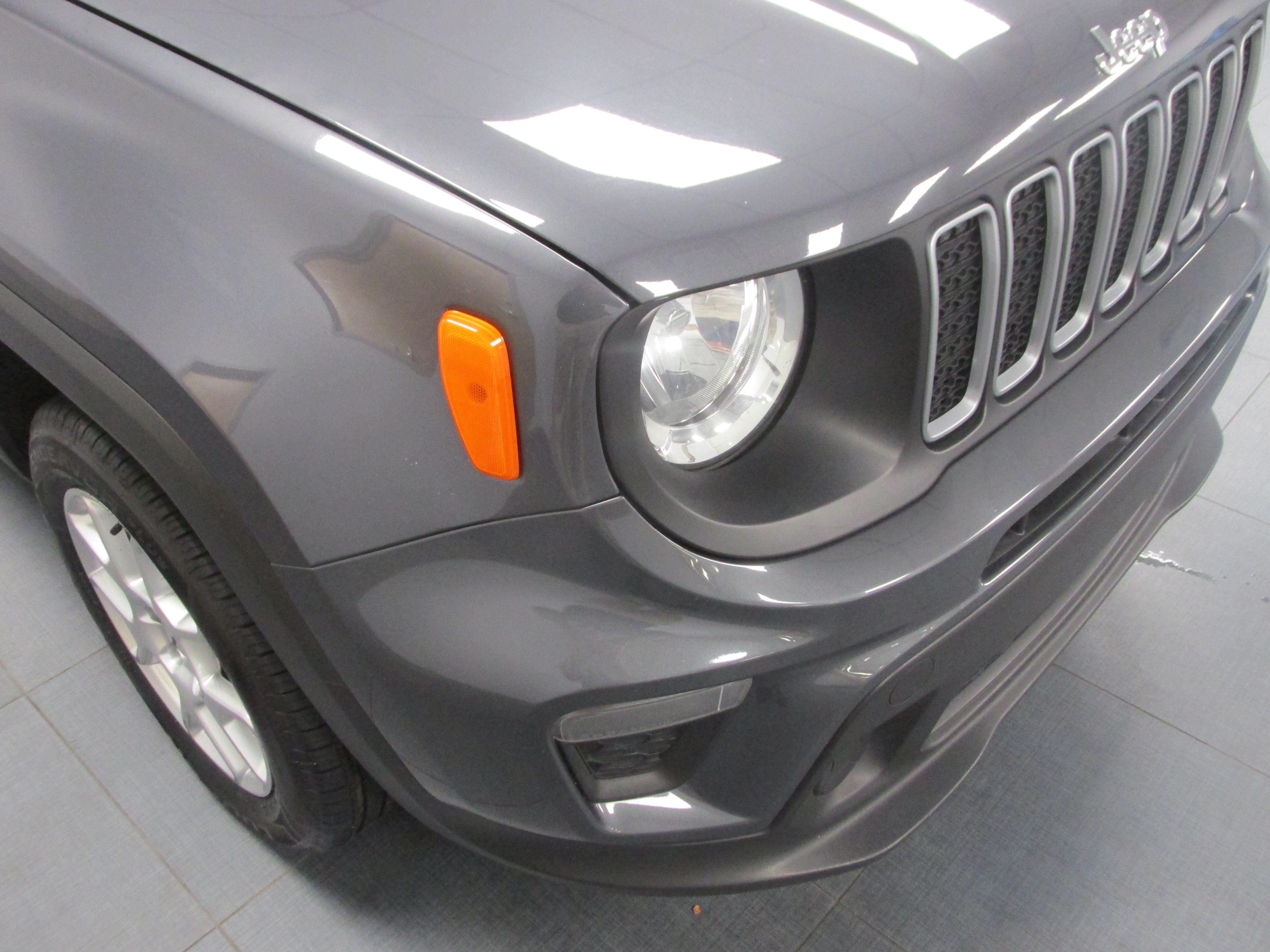Used 2023 Jeep Renegade Latitude AWD/4WD image 10