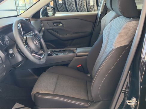 Used 2023 Nissan Rogue SV image 15