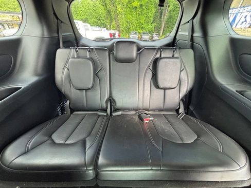 Used 2025 Chrysler Pacifica Select FWD image 13