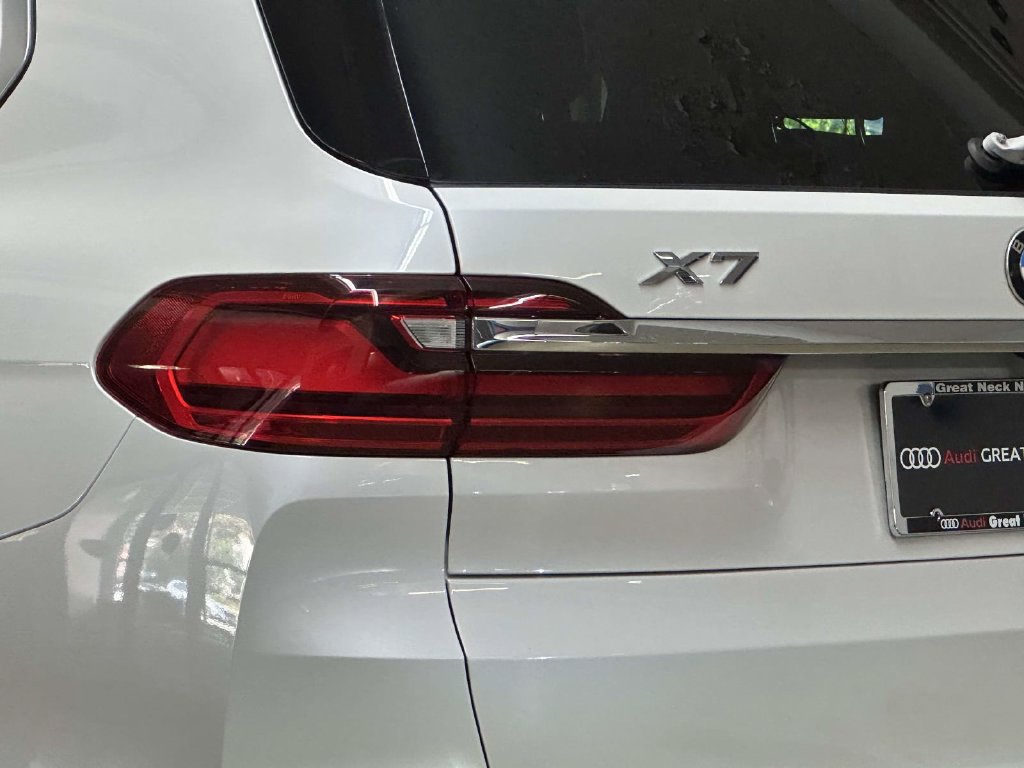Used 2022 BMW X7 xDrive40i w/ Premium Package AWD/4WD image 14