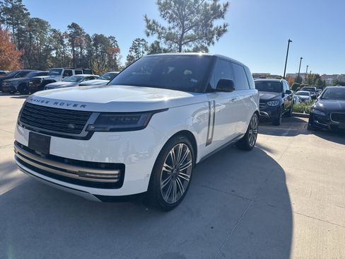 Used 2023 Land Rover Range Rover SE image 8