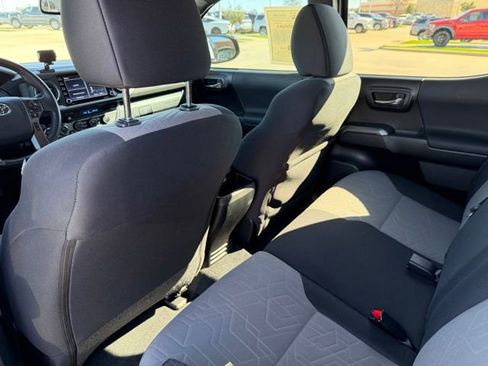 Used 2022 Toyota Tacoma TRD Off-Road w/ Technology Package image 20