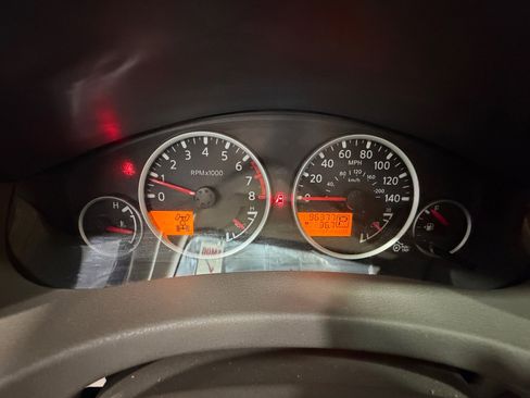 Used 2011 Nissan Pathfinder Silver image 10