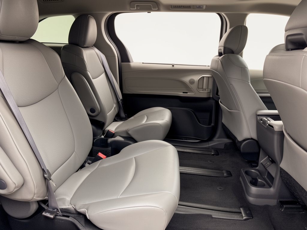 Used 2023 Toyota Sienna XLE w/ XLE Plus Package AWD/4WD image 29