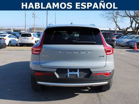 Used 2025 Volvo XC40 B5 Plus image 4