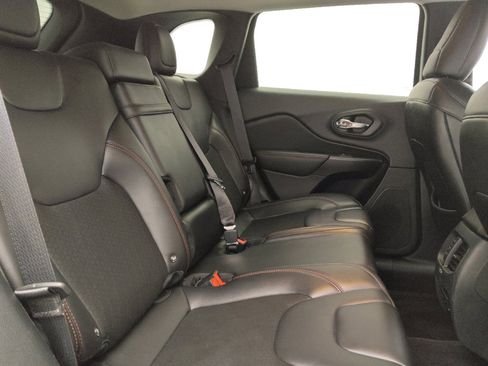 Used 2019 Jeep Cherokee Trailhawk w/ Cold Weather Group AWD/4WD image 19