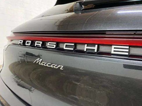 Used 2023 Porsche Macan AWD/4WD image 92