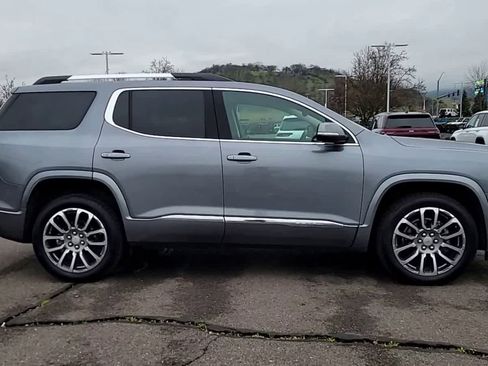 Used 2021 GMC Acadia Denali w/ Denali Technology Package image 9