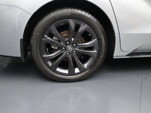 Used 2025 Toyota Sienna XSE w/ XSE Plus Package FWD image 9