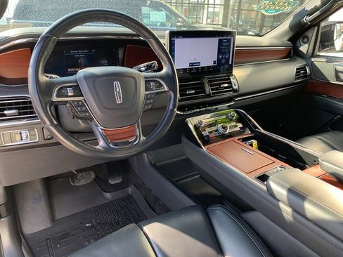 Used 2022 Lincoln Navigator 4WD image 21