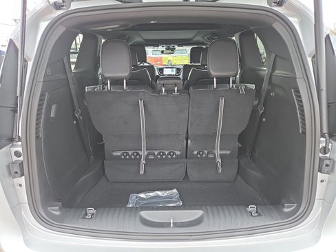 New 2026 Chrysler Pacifica Limited image 9