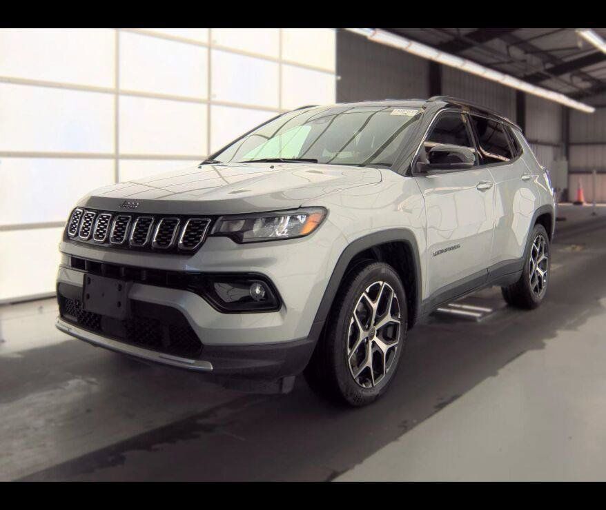 Used 2025 Jeep Compass Limited AWD/4WD image 2