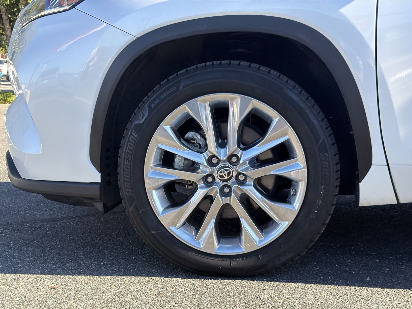 Used 2023 Toyota Highlander Limited FWD image 13