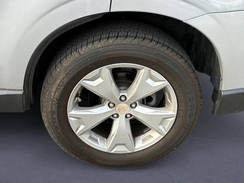 Used 2016 Subaru Forester 2.5i Premium AWD/4WD image 5