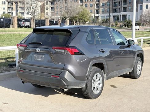 Used 2022 Toyota RAV4 LE image 4
