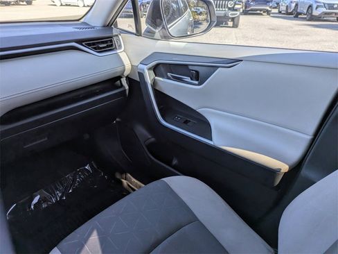 Used 2021 Toyota RAV4 XLE w/ Convenience Package image 19