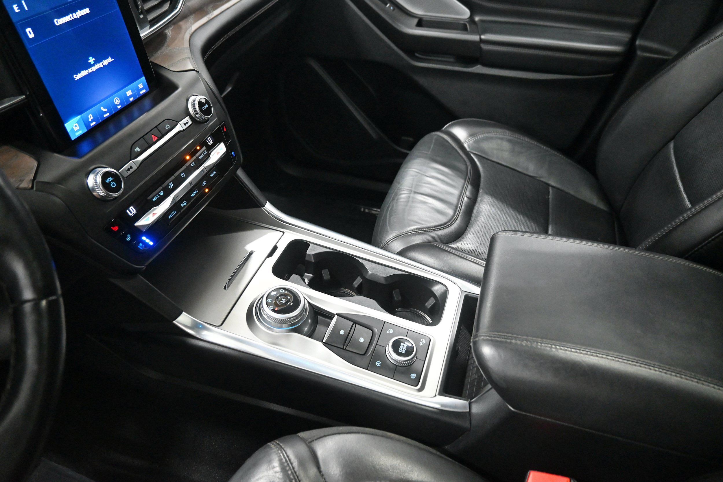 Used 2020 Ford Explorer Platinum w/ Premium Technology Package AWD/4WD image 17