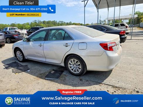 Used 2012 Toyota Camry LE image 3