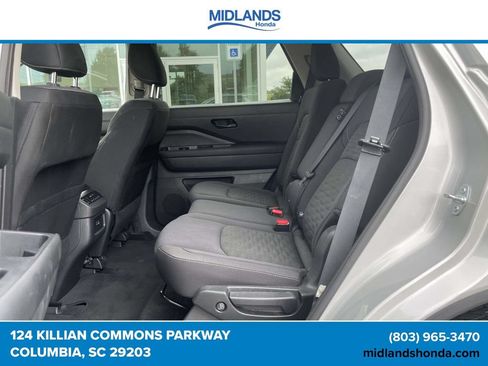 Used 2025 Nissan Pathfinder SV FWD image 10