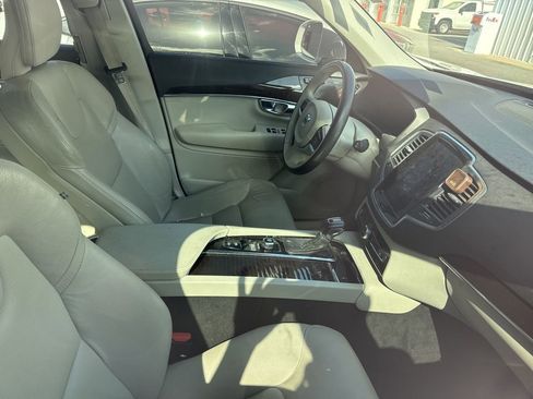 Used 2019 Volvo XC90 T5 Momentum w/ Multimedia Package image 6