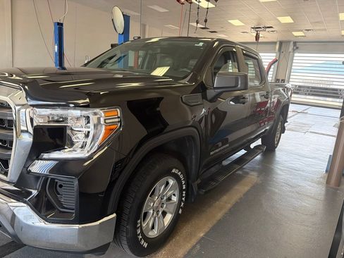 Used 2021 GMC Sierra 1500 4x4 Crew Cab w/ Sierra Value Package image 4