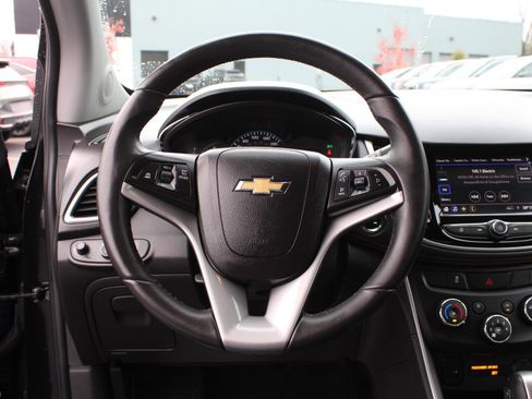 Used 2022 Chevrolet Trax LT w/ Premium Seat Package image 10