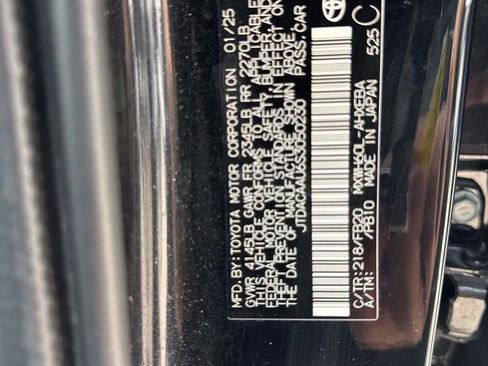 Used 2025 Toyota Prius LE FWD image 31