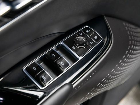 Used 2024 Cadillac Lyriq Luxury image 38