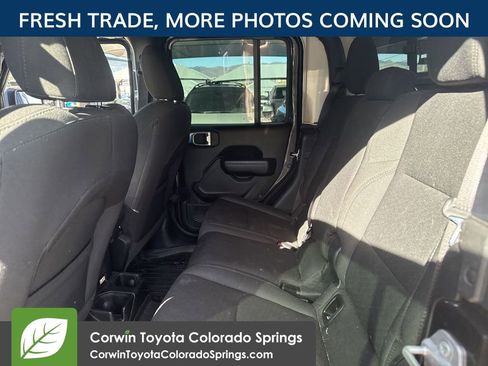 Used 2022 Jeep Gladiator Sport image 7
