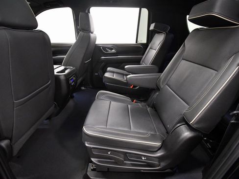 Used 2024 Chevrolet Suburban Premier image 15