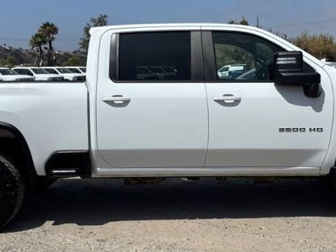 Used 2021 Chevrolet Silverado 2500 LT w/ Fleet Comfort Package AWD/4WD image 3