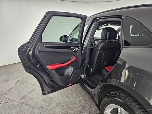 Used 2017 Porsche Macan image 15