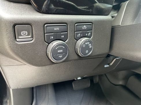 Used 2022 Chevrolet Silverado 1500 LT w/ Convenience Package II AWD/4WD image 26