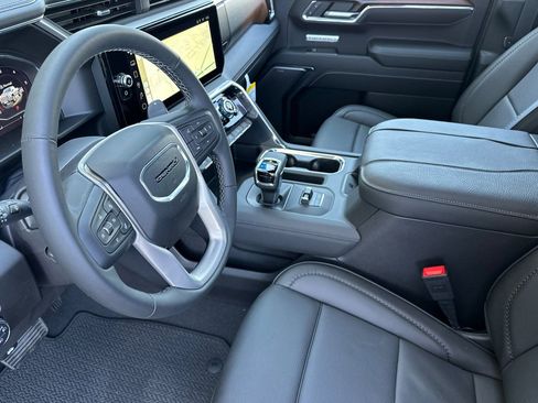 Used 2025 GMC Sierra 1500 Elevation w/ Elevation Premium Package image 9