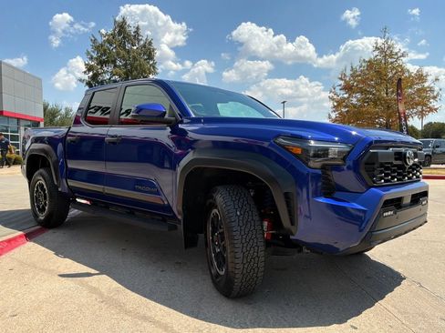 Used 2024 Toyota Tacoma TRD Off-Road w/ TRD Off Road Premium Package AWD/4WD image 4