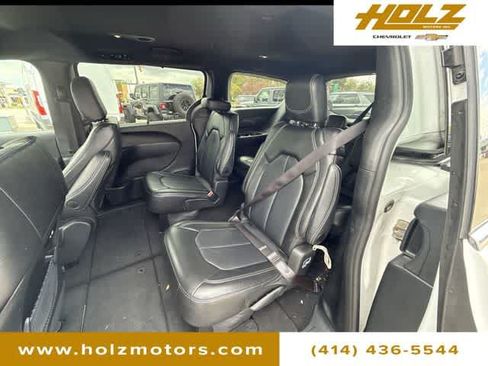 Used 2025 Chrysler Pacifica Select FWD image 23