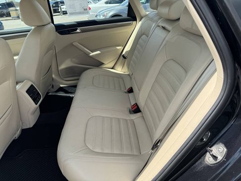Used 2017 Volkswagen Passat 1.8T SEL Premium FWD image 31