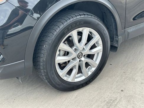 Used 2020 Nissan Rogue Sport SV image 9