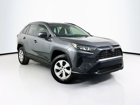 Used 2021 Toyota RAV4 LE image 1