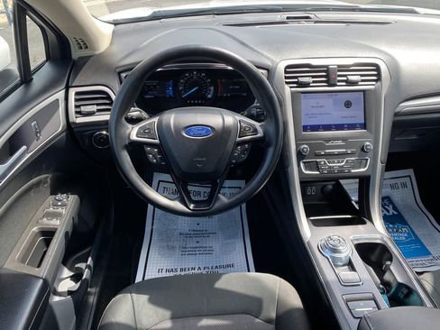 Used 2020 Ford Fusion SE FWD image 18