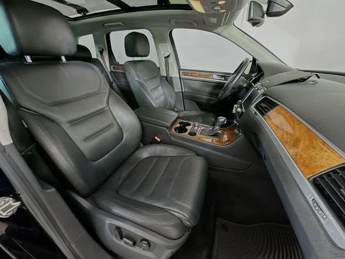 Used 2013 Volkswagen Touareg TDI AWD/4WD image 14
