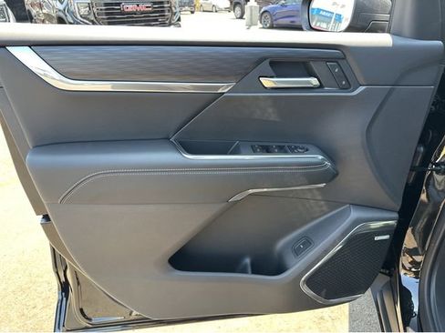 New 2025 GMC Acadia Elevation image 8