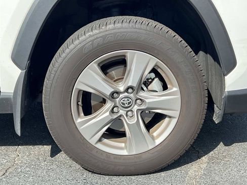 Used 2025 Toyota RAV4 XLE AWD/4WD image 9