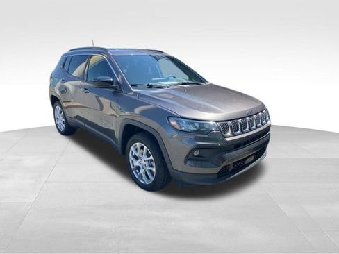 Used 2023 Jeep Compass Latitude AWD/4WD image 22