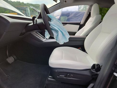 Used 2026 Tesla Model Y AWD image 6